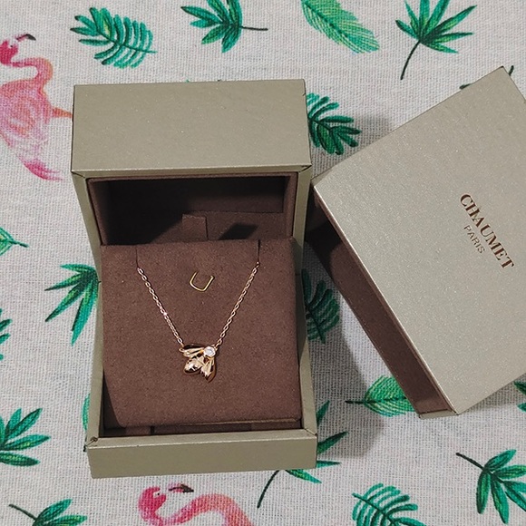 chaumet Jewelry - CHAUMET Bee 18K Gold Diamond Necklace